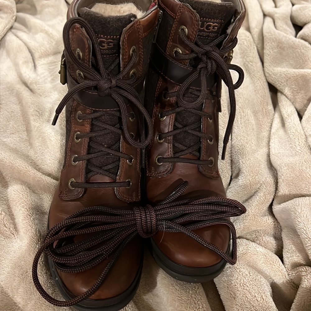 Authentic. Brown UGG W Kesey leather boots w/ zipper closure. - Picture 8 of 8